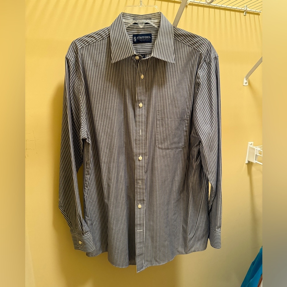 Stafford Men's Gray Pinstripe Button Down Shirt Size 16.5/34-35